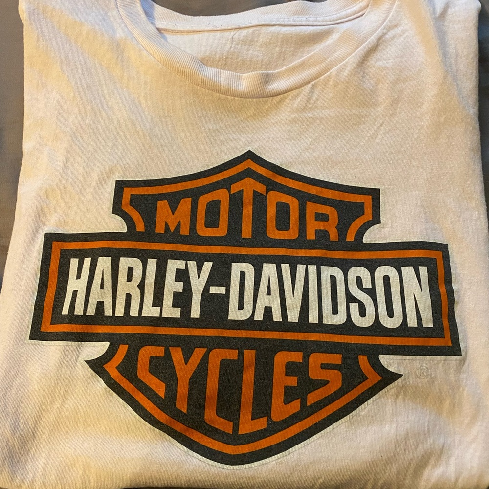 Harley Davidson short sleeve t-shirt with logo. Size 2XL.